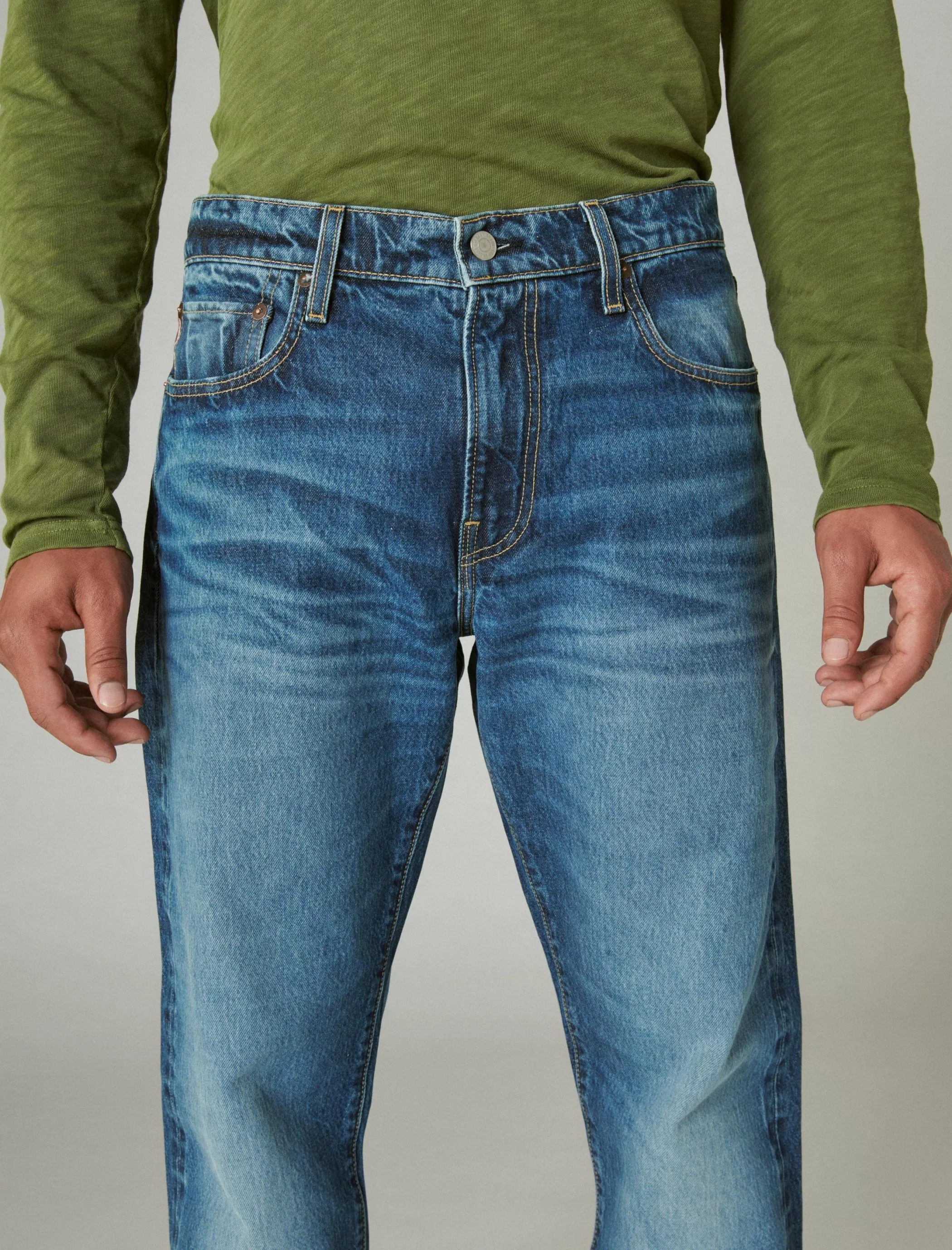 athletic_straight_made_in_the_usa_selvedge_jean_3.webp Lucky Brand Jeans | Straight*410 athletic straight made in the usa selvedge jean rowan