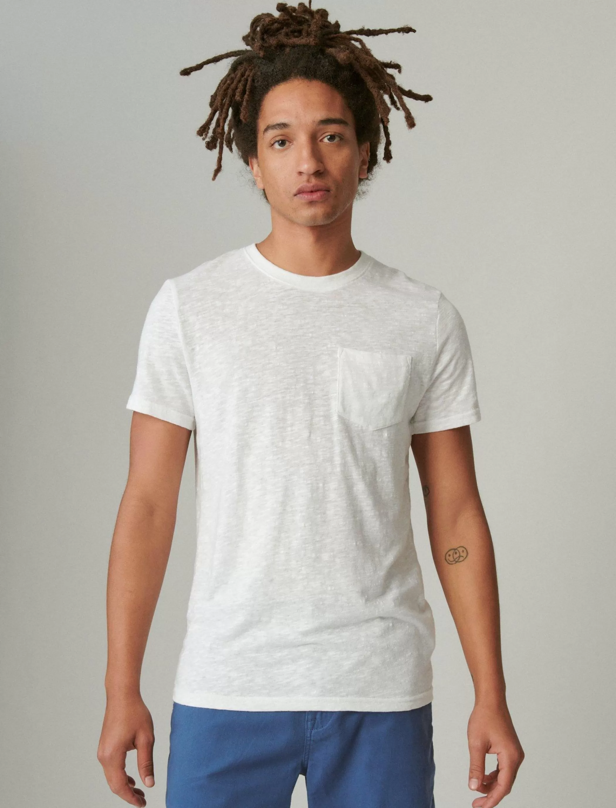 linen_short_sleeve_pocket_crew_neck_tee_2-1.webp Lucky Brand Shirts & Tops*linen short sleeve pocket crew neck tee bright white