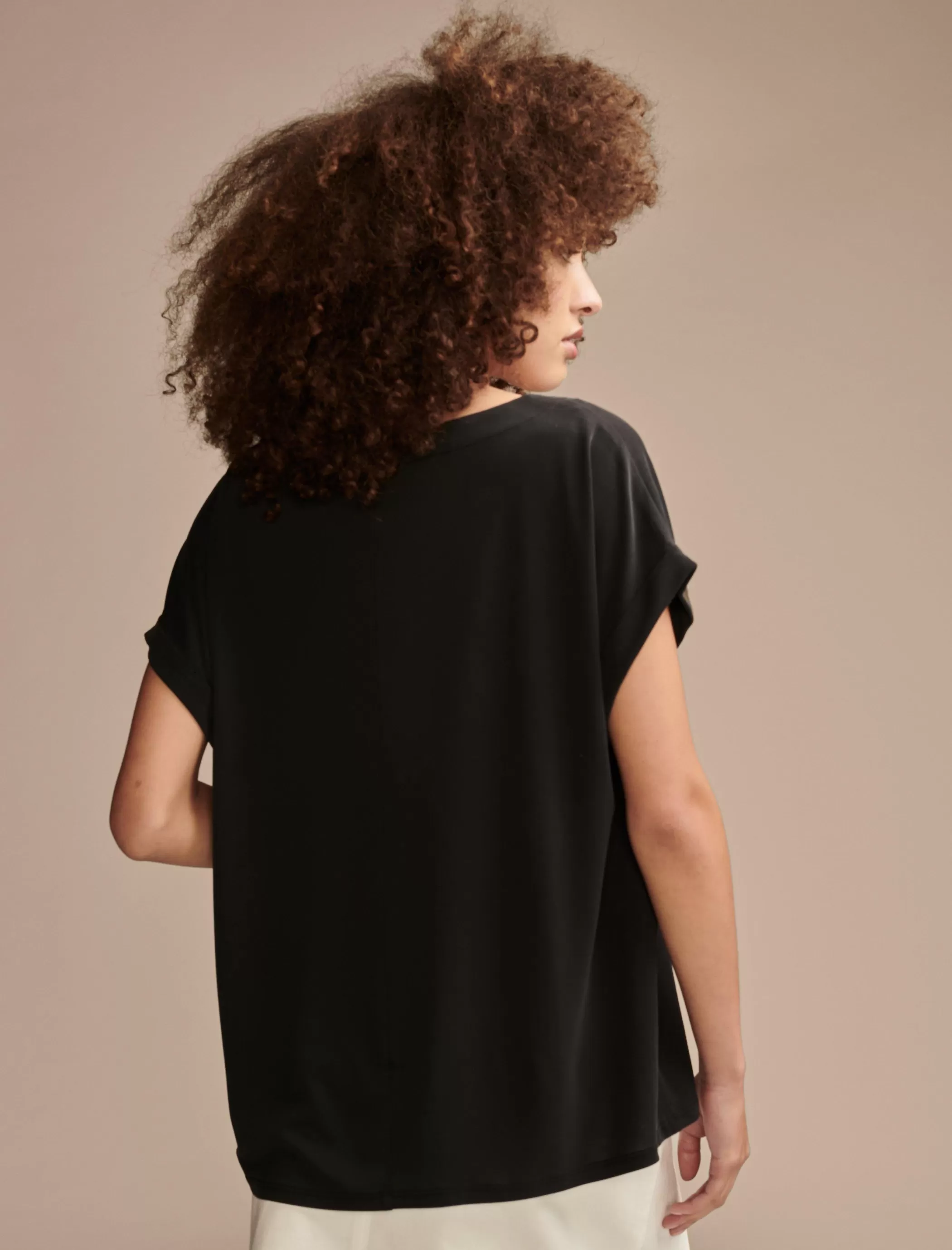 sandwash_notch_neck_tee_2.webp Lucky Brand Knit Tops*sandwash notch neck tee jet black